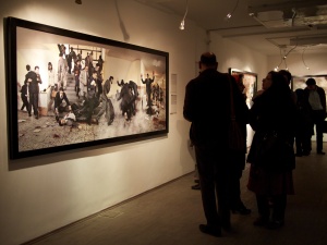 Ausstellungseröffnung „By an Eyewitness“ von Azadeh Akhlaghi in der Teheraner „Mohsen Gallery“. Photo Christian Funke vom 12. März 2013.